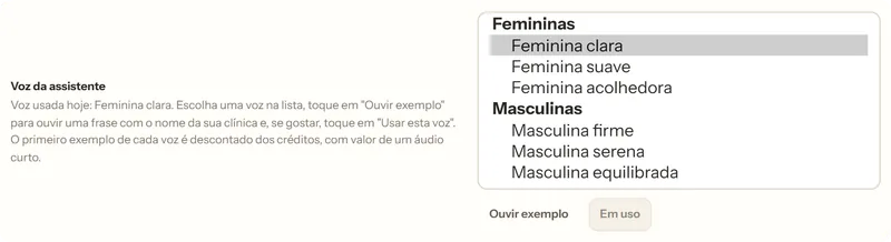 Escolha da voz da assistente no painel: 3 vozes femininas e 3 masculinas, com o botão Ouvir exemplo. Dados fictícios.